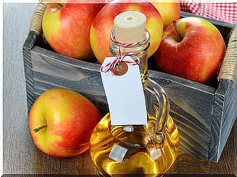 apple cider vinegar to clean the house