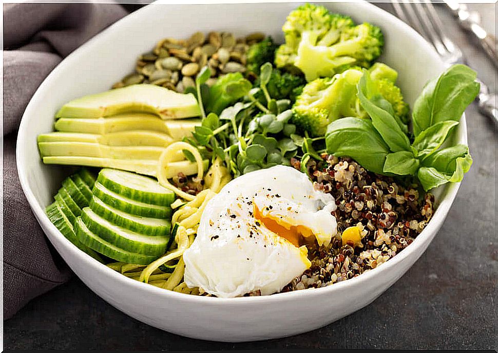 avocado and seed salad to fight insomnia in a natural way