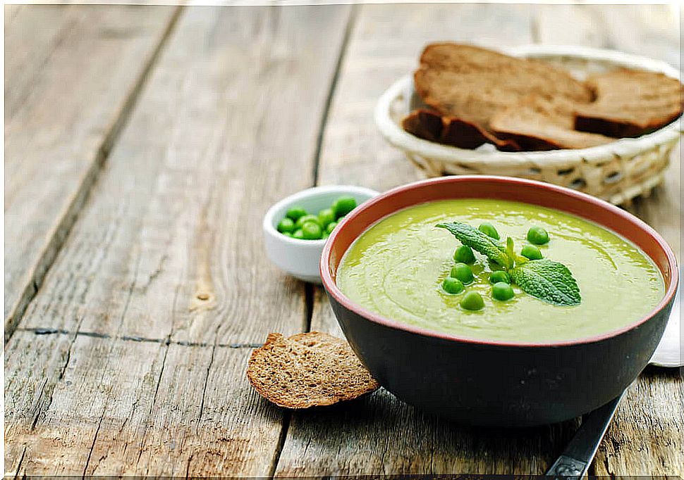 oatmeal and pea soup to fight insomnia in a natural way