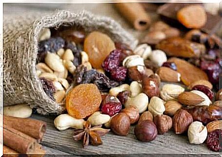 Almonds, walnuts or hazelnuts as the best dried fruits?