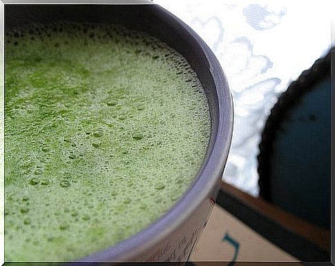 Green smoothie for breakfasts.