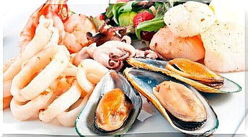 Shellfish on a platter.