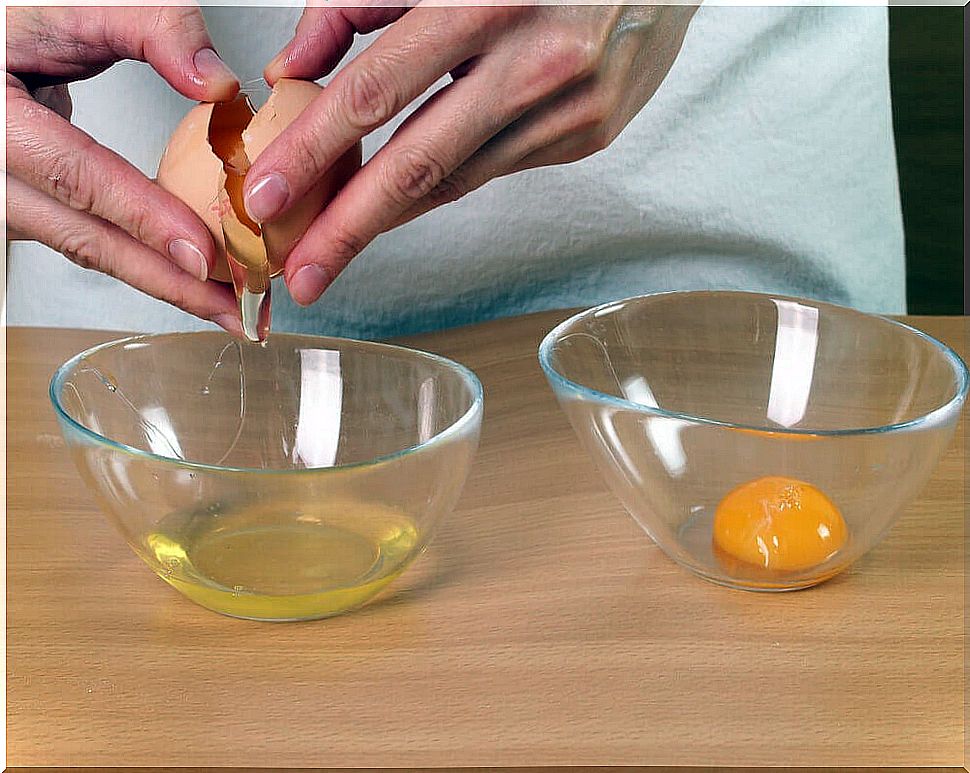 Egg facial mask for a surprising natural lifting effect.