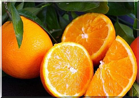 The benefits of orange to treat varicose veins.