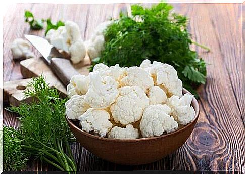 Make bread with cauliflower and garlic.