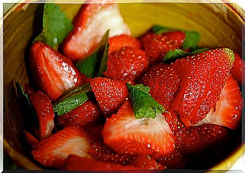 strawberries to relieve gingivitis