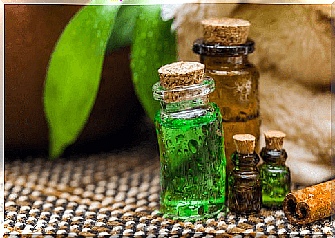 Tea tree oil against fungal infections on the feet.