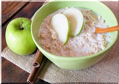 Oats and green apple