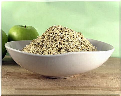 Oats and green apple