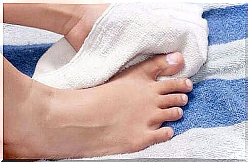 Dry your feet well to avoid the appearance of an ingrown toenail