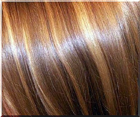 Uses and benefits of hydrogen peroxide: lighten hair