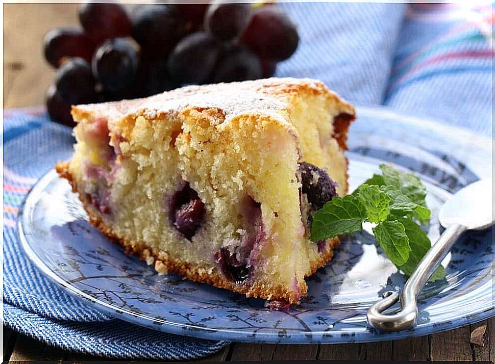 A cake made from raisins and cinnamon perfect for pregnant women