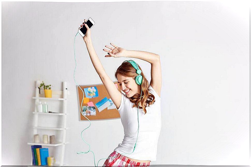 woman doing zumba at home